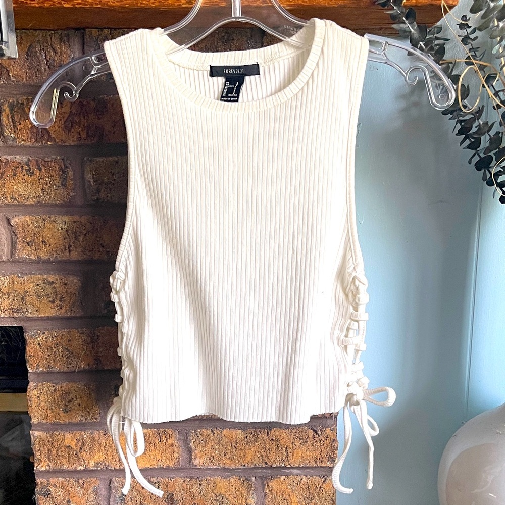 🎈3/$20 NWOT Forever 21 cream ribbed crop top